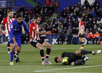 Unai Simón socorre al Athletic