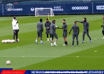 Ramos en problemas en el rondo del PSG y así lo abuchean sus compañeros de equipo