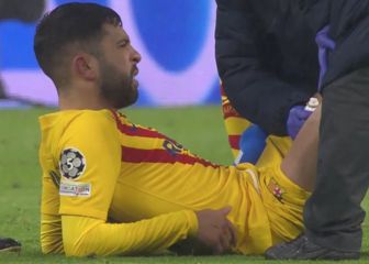 ¡Jordi Alba fuerza y se rompe!