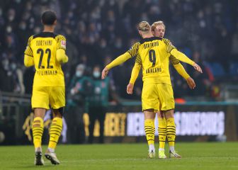 Haaland frota la lámpara