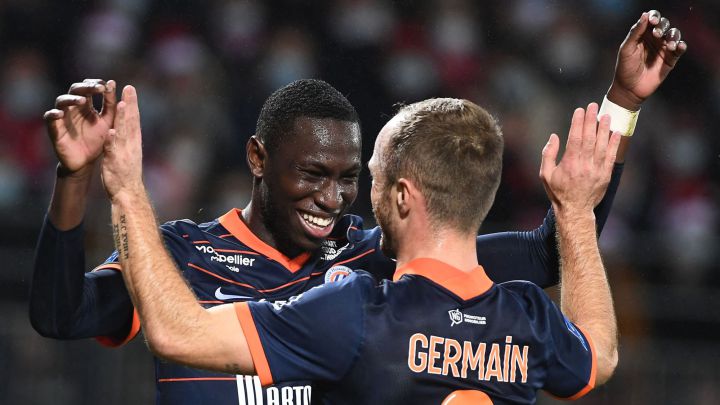 Sambia celebra un gol con Germain