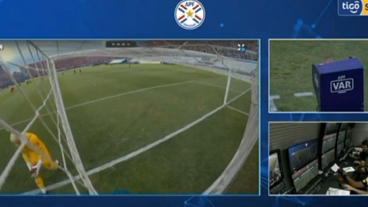 ¡Esta del VAR no la esperaban! Expulsado por hacer un gesto antes de empezar el partido...