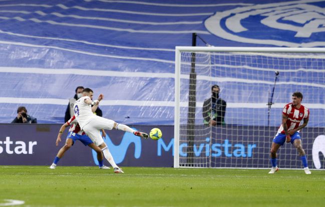 Esta volea de Benzema supuso el 1-0.
