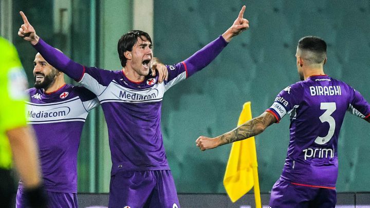 Vlahovic seguirá en la Fiorentina hasta final de temporada