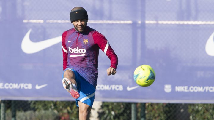 Dani Alves, jugador del FC Barcelona, durante un entrenamiento.