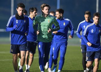 El vestuario del Oviedo
arropa a Femenías:
