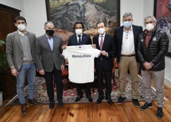 Gustavo Matos recibe a las leyendas del Madrid en el Cabildo Insular