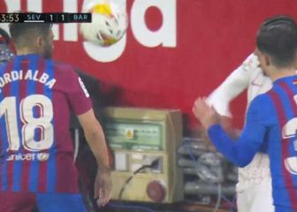 Koundé pierde la cabeza: 