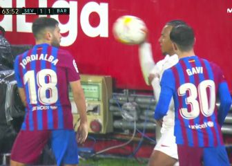 La agresión de Koundé: pelotazo a Alba en toda la cara
