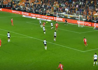 El cabezazo de Puado que enmudeció la grada de Mestalla