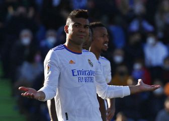 Pellizco de Casemiro a Militao