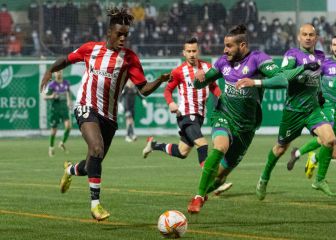 Nico Williams muestra su moto