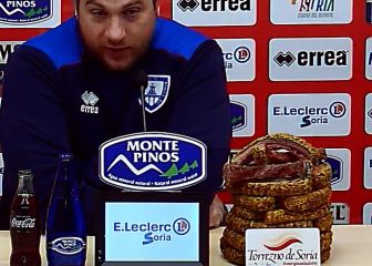 Una 'montaña' de torreznos, protagonista en la rueda de prensa de Diego Martínez