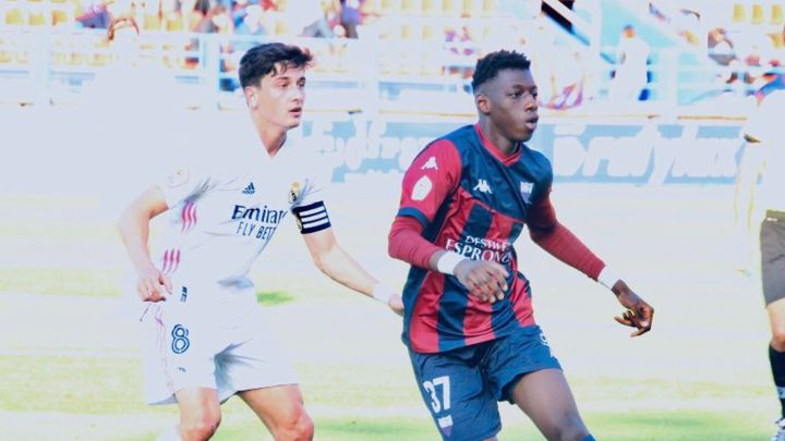 El Sevilla ficha al joven delantero, que procede del Extremadura y es el segundo gambiano en jugar en Nervión tras la leyenda que da nombre a sus ultras.