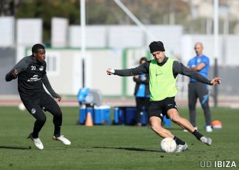 El Ibiza huye de la zona peligrosa