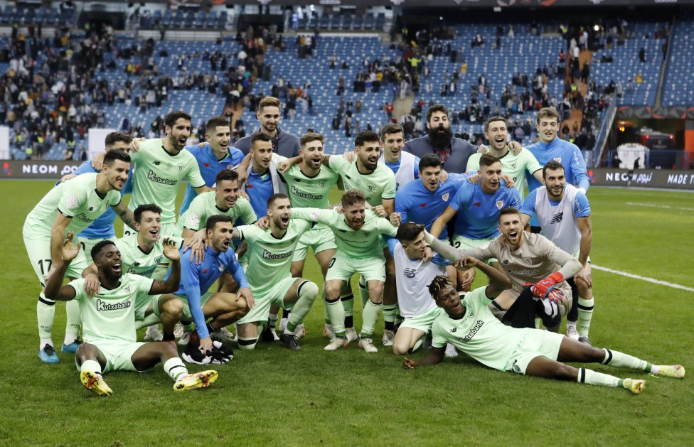 Los jugadores del Athletic Club celebran la victoria y el pase a al final de la Supercopa.