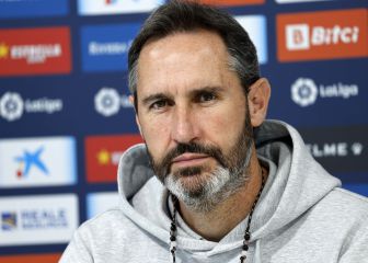 Vicente Moreno tiende la mano a Luis García Plaza