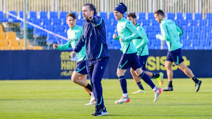 Sergio debuta en el banquillo del Cdiz ante un Sporting ilusionado