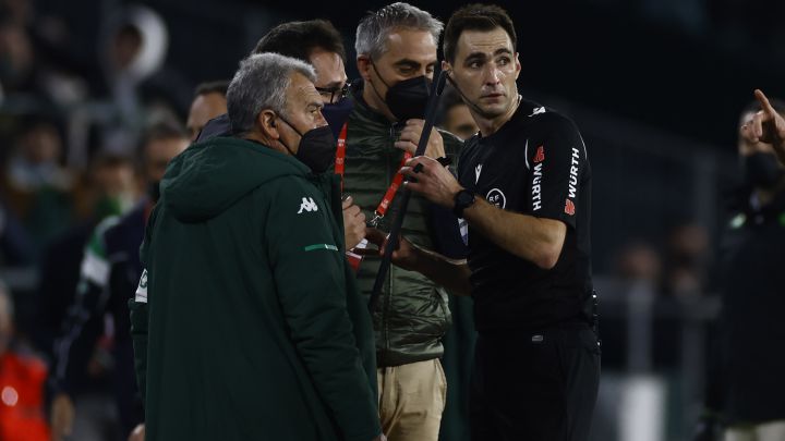 El bochorno del Betis-Sevilla, en imágenes