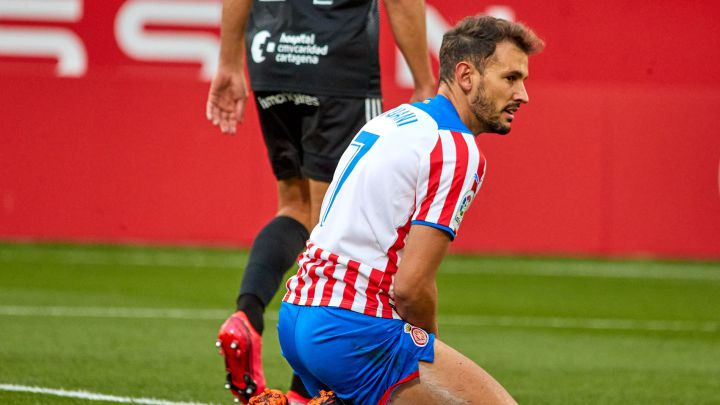 Cristhian Stuani, jugador del Girona, se lamenta por una ocasión fallada.