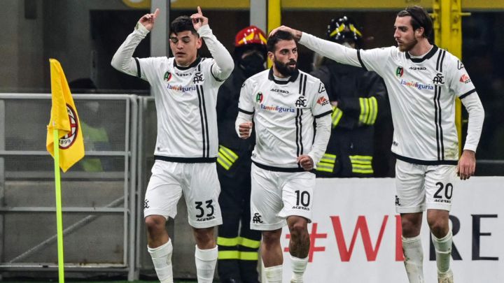 Jugadores del Spezia celebran un gol