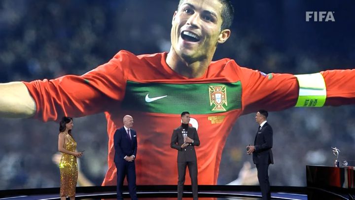 Cristiano Ronaldo recibe premio especial por récord de goles con selecciones  - AS.com