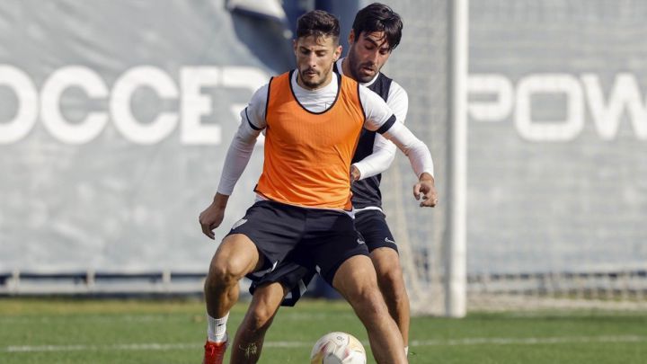 Los jugadores del Málaga CF, durante una sesión de entrenamiento.
