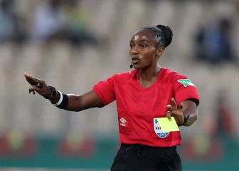 Salima Mukansanga, la primera colegiada en dirigir un partido de Copa África