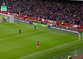 Odegaard saca uno de los córners de la temporada en la Premier