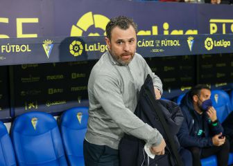 Se busca central y delantero en el Cádiz