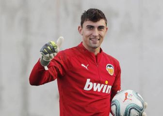 Cambio de cromos en la portería de la AD Alcorcón