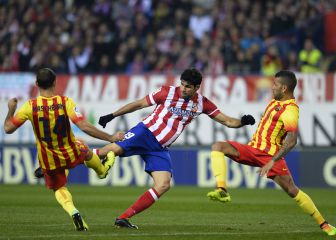 Alves ofrece a Costa al Barça