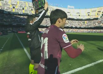 Era uno de los momentos más esperados: la emotiva ovación de Mestalla a David Silva