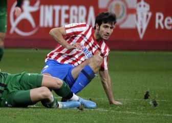 El mal estado del césped de El Molinón sorprende a todos