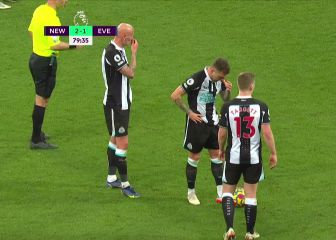 El golazo de Trippier con una celebración loquísima que saca del abismo al Newcastle