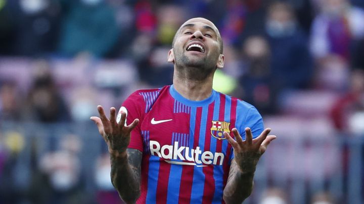 ¡Alves se queda sin derbi!
