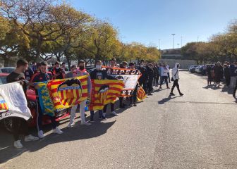 La afición che arropa al Valencia antes de partir a Bilbao