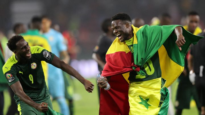 Loum regresa tras proclamarse campeón de África con Senegal
