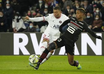 Mbappé, de punta en blanco