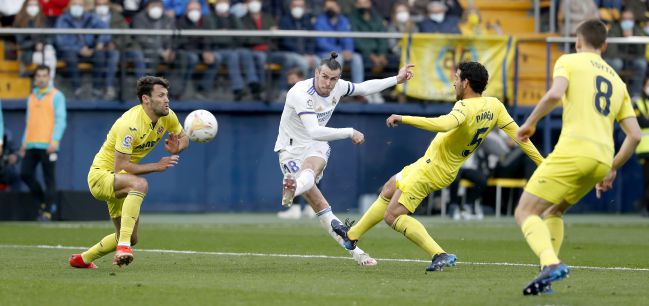 Este remate de Bale golpeó en el larguero tras rozar en el guante de Rulli.