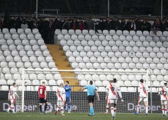 El fondo de Vallecas se queda vacío en protesta por los cacheos
