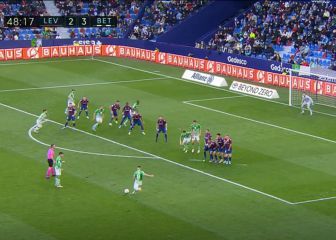 El golazo de falta de Fekir que da pie al debate en España de si es el MVP de LaLiga 2021/22