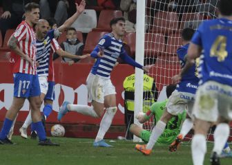 Un gran gol de Naranjo hace inútil la remontada del Sporting