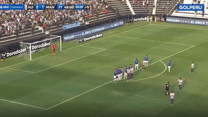 Benavente llega a Perú y deja esta joya en forma de tiro libre