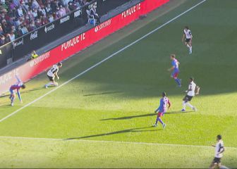 ¿Por qué el VAR benefició al Barça si no tenía que intervenir en principio en Mestalla?