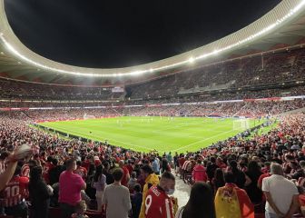 Mosaico de 55.000 cartulinas y 3.000 ingleses en las gradas
