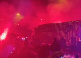 La locura del Metropolitano: una marea roja espectacular para recibir al bus del Atlético