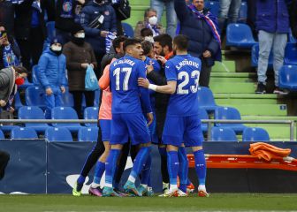 Una maravilla de Ünal condena a un Alavés mejor