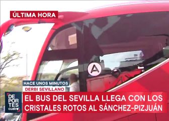 Aficionados del Sevilla atacan el autobús de su equipo