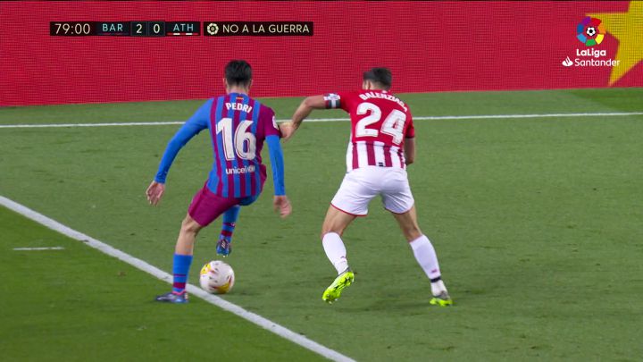 El regate de locos de Pedri que el Camp Nou no se lo vio ni a Messi